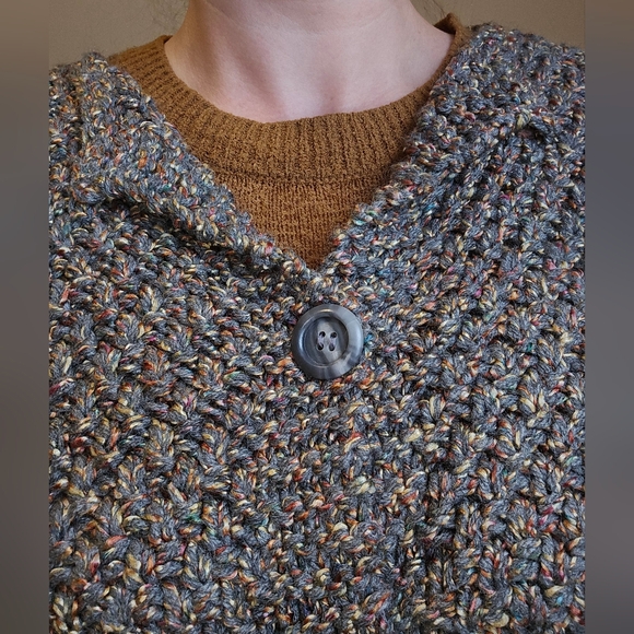 Hand Knit cardigan.  Long sleeves. 5 large buttons. Size medium/ large - Picture 3 of 10